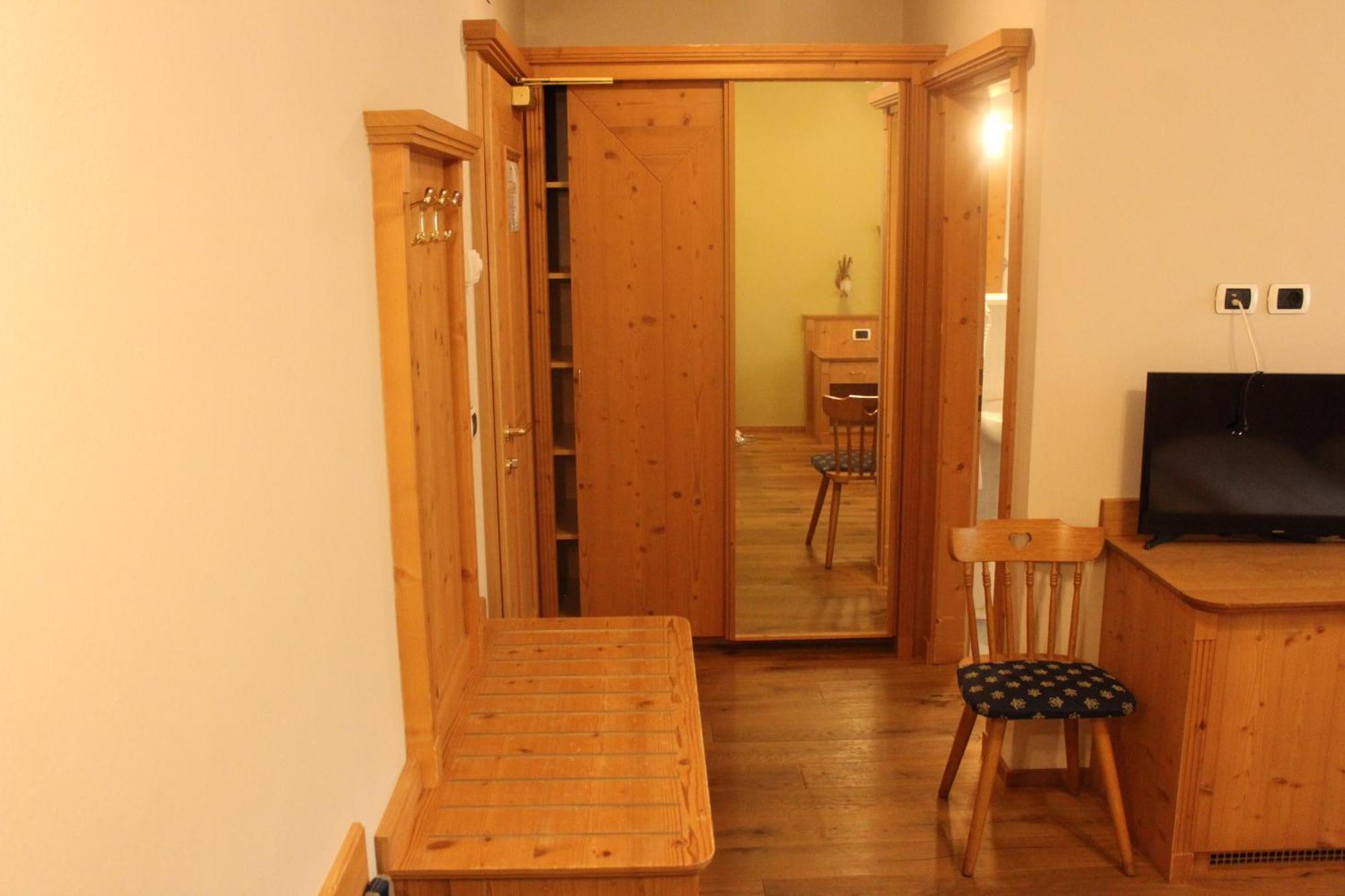 Gasthaus Zum Weissen Kreuz Lazfons Εξωτερικό φωτογραφία
